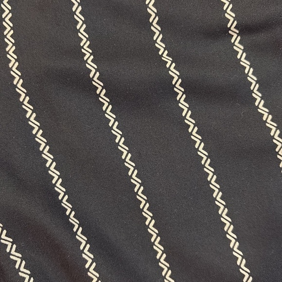 ❤️ H&M divided Women’s Striped Black and Tan Pants size 4 - Picture 3 of 3